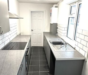 2 bedroom terraced house to rent - Photo 4