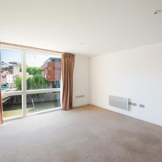 2 Bed Flat - Photo 1