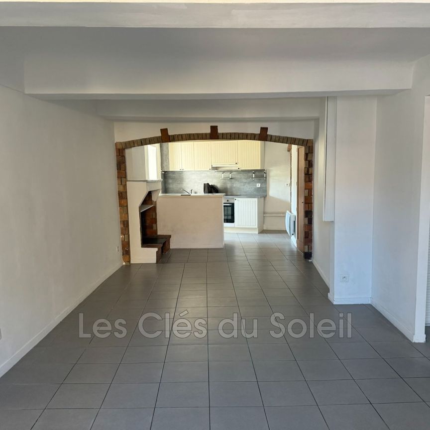 Location Appartement 2 pièces 56m² SOLLIES TOUCAS 83210 - Photo 1