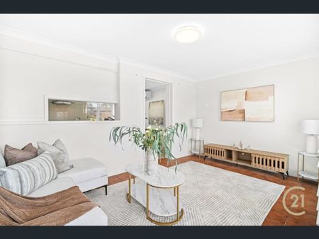 Modern Family Home Opposite Park - Prime Toongabbie Heights Location!! - Photo 3