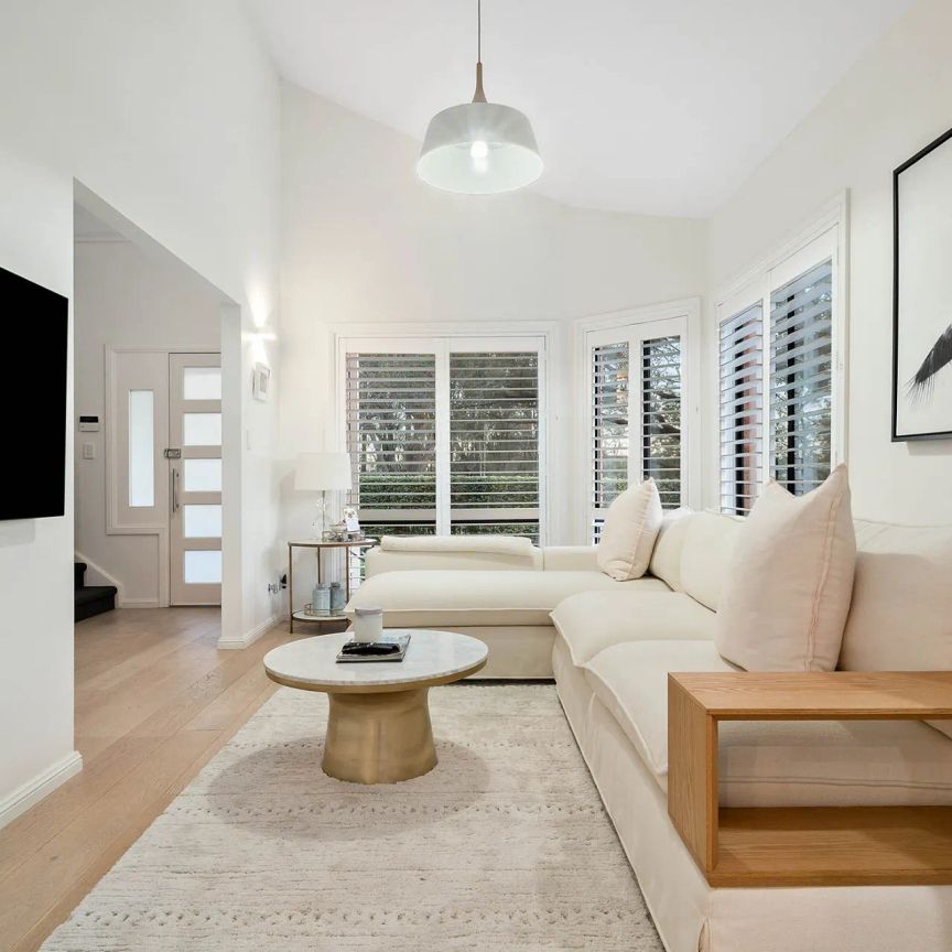 Beautifully Stylish, Modern Family home in Quiet and Leafy Locale - Photo 1