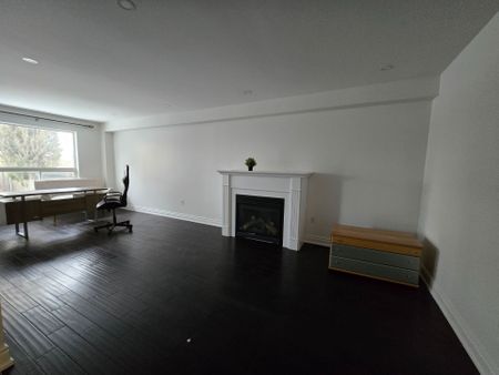 For Lease - 81 Clearmeadow Boulevard, Newmarket, Ontario - Photo 2