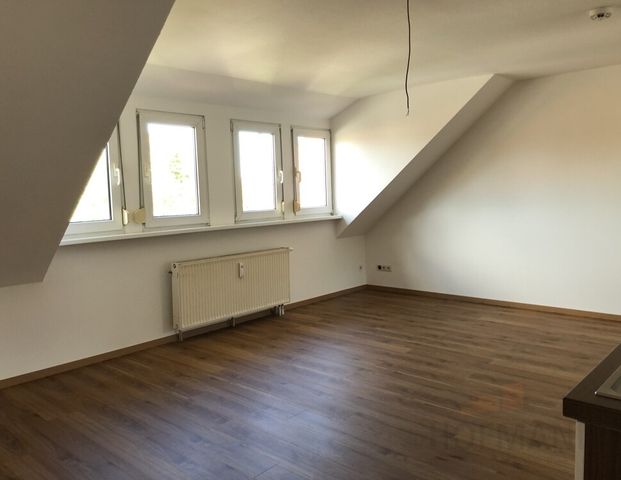 Nürnberg Nord: 1-1/2 Zimmer Dachatelier Wohnung, Einbau-Küche,Garage, ideal für Berufstätige+Pendler - Photo 1