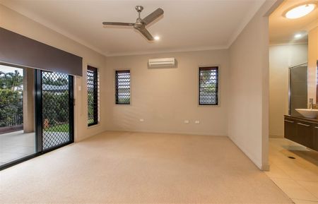 MODERN 3 BEDROOM HOME IN MOUNT LOUISA + THEATRE ROOM! - Photo 2