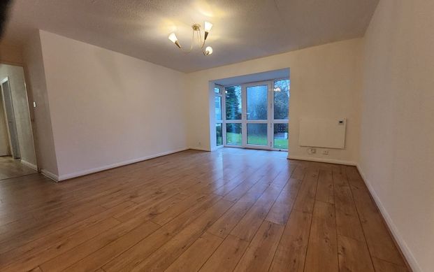 2 Bed Flat, The Mount, M7 - Photo 1