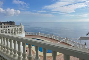 LONG TERM RENTAL. Beachfront villa for rent in Cumbre del Sol