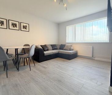 32B Queens Avenue, Newtownabbey, BT36 5HU - Photo 2