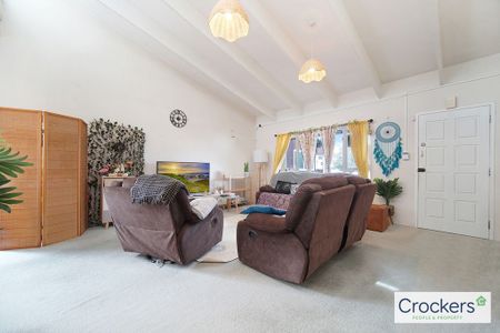 Warm & Cosy 2-Bedroom Unit with - Photo 2