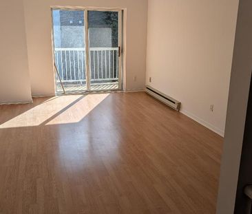 3 1/2 de qualité supérieure secteur haute Ville, libre immédiatement - Photo 3