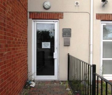 Ground floor 2-bed apartment with separate lounge, fitted kitchen, ... - Photo 1