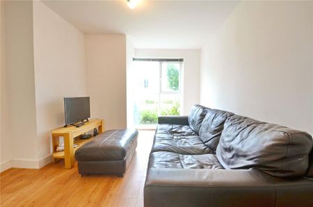 6 bedroom semi-detached house to rent - Photo 2