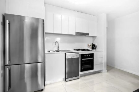 Modern Top Floor Apartment - Entrance via Shackel Avenue - Photo 3