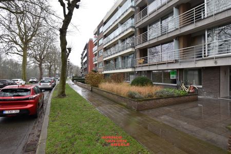 Gerenoveerd appartement met 2 slaapkamers - Photo 2