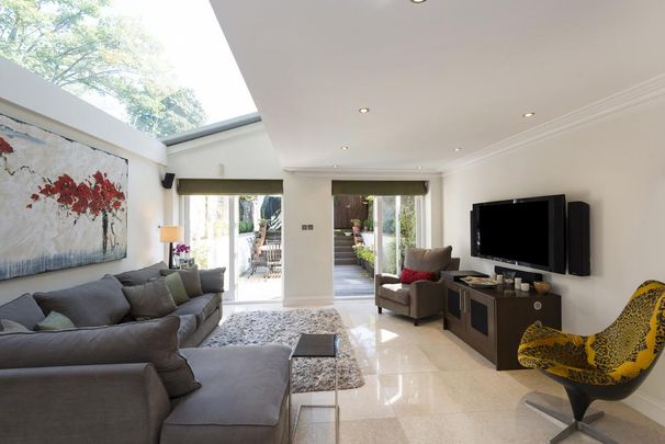 4 bedroom terraced house to rent - Photo 1