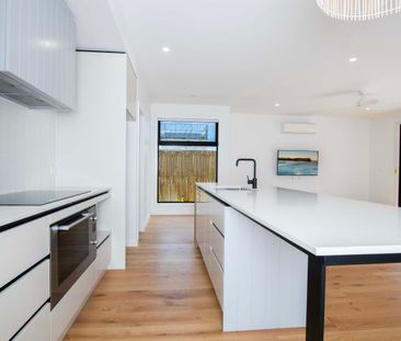 Spacious 4-Bedroom Home in a Prime Coastal Location - Photo 1