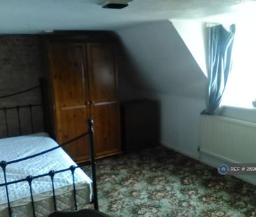 1 bedroom in a house share to rent - Photo 1