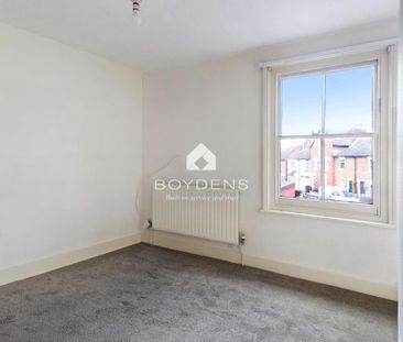 2 bedroom end of terrace house to rent - Photo 3