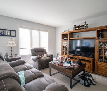 Charming 3 bedroom townhouse in Welland!! - Photo 1