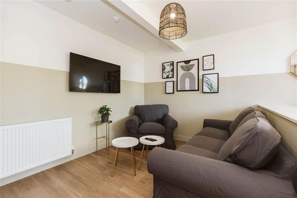 1 bedroom in a house share to rent - Photo 1
