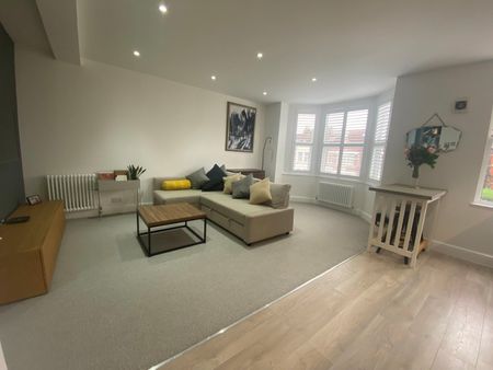 2 Bed Flat, Streatham, SW16 - Photo 2