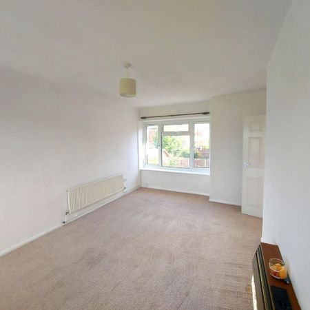 2 bedroom Flat To Let - Photo 2