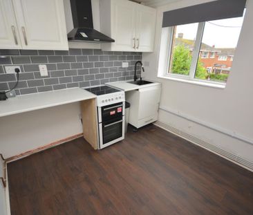 2 bedroom maisonette to rent - Photo 2
