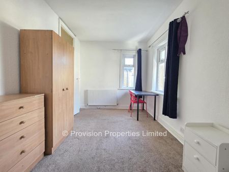 5 bedroom semi-detached house to rent - Photo 3