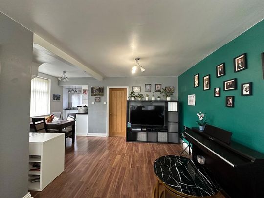 3 bedroom semi-detached house to rent - Photo 1