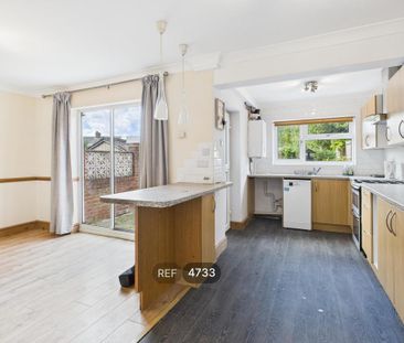 3 bedroom semi-detached house to rent - Photo 4