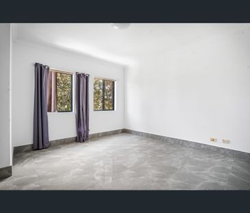 2/52 Newman St, Merrylands, NSW 2160 - Photo 4