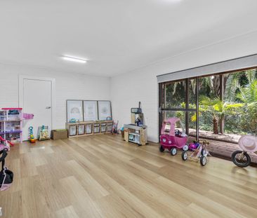 RENOVATED LARGE FAMILY HOME - Photo 2