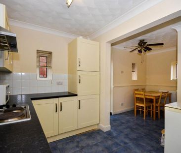 3 bedroom semi-detached house to rent - Photo 6