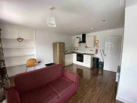 2 bedroom flat to rent - Photo 2