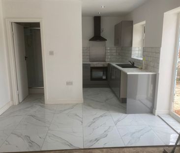 Studio Flat, Calbourne Crescent, M12 - Photo 2