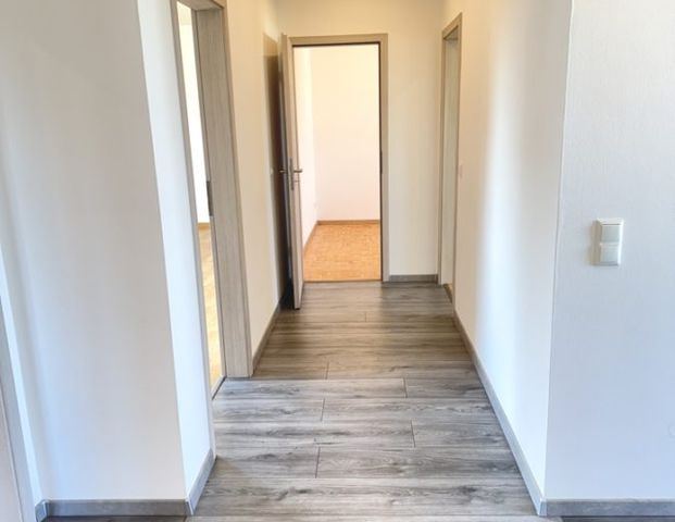 Vorsicht, frisch gestrichen! Renoviertes EFH – 7 Zimmer – ca. 153 m² Wfl. – Hof – Garten – 2 Gge! - Photo 1