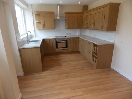 3 bedroom end of terrace house to rent - Photo 4