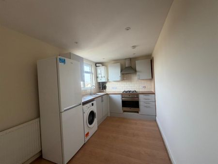 Fairlands Avenue, Thornton Heath CR7, London - Photo 3