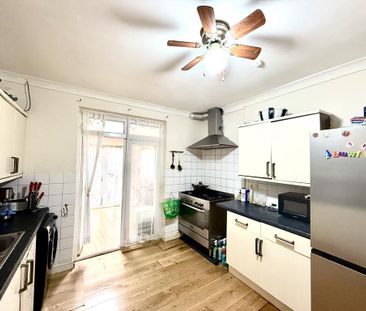 4 bedroom terraced house to rent - Photo 1