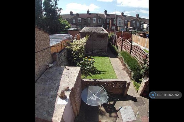 2 bedroom terraced house to rent - Photo 1