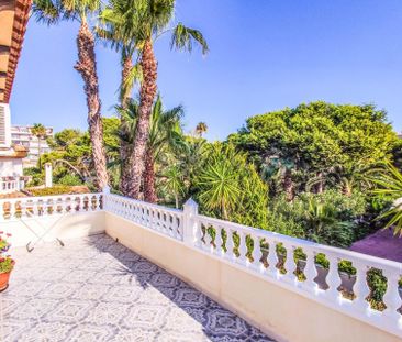 Chalet Vacacional con la piscina privada en La Zenia - Photo 5