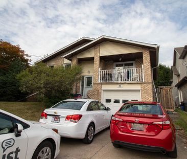 Spacious 3 Bedroom Main Unit in Thorold! - Photo 1