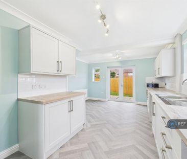 3 bedroom semi-detached house to rent - Photo 3