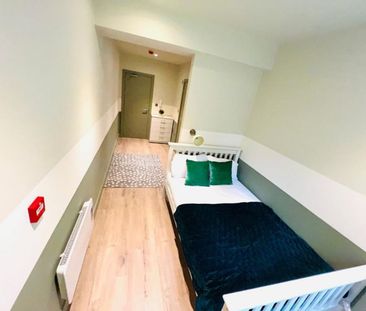 Room in a Shared House, Glenister Park Road, SW16 - Photo 3