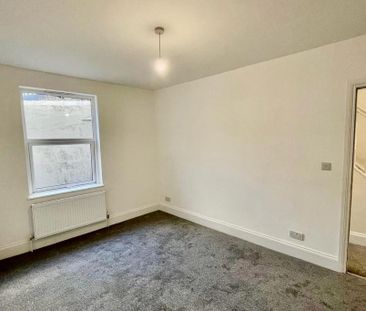 3 bedroom apartment to rent - Photo 4