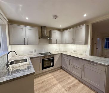 Causeway Close, Chippenham, SN15 - Photo 5