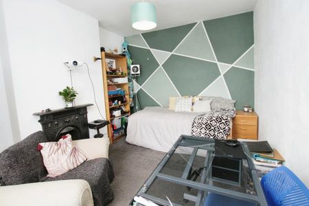 4 bedroom terraced house to rent - Photo 5