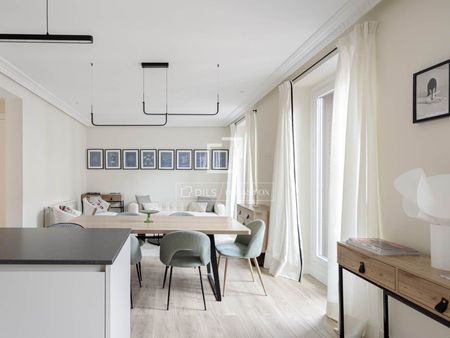 Spectacular furnished 3 bedrooms apartment in Malasaña - Universidad - Photo 2