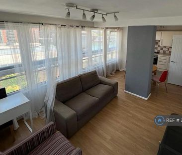 2 bedroom flat to rent - Photo 2