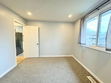 For Lease - 4244 York Drive, Niagara Falls, Ontario - Photo 2