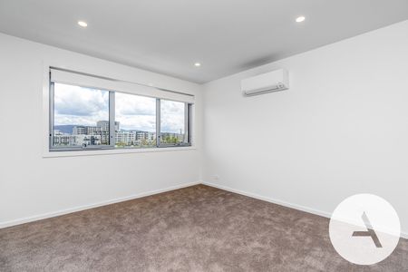 14/10 Ellison Harvie Cl, Greenway ACT 2900 - Townhouse For Rent | Domain - Photo 5